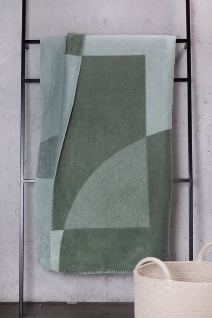 SAVONA throw "graphic shapes"