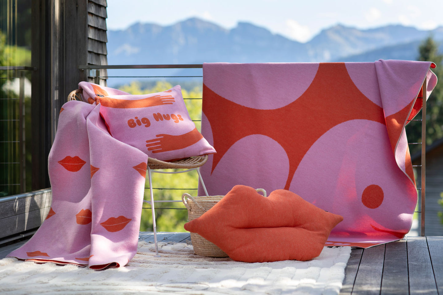 SILVRETTA pillow "Lips" includes filling