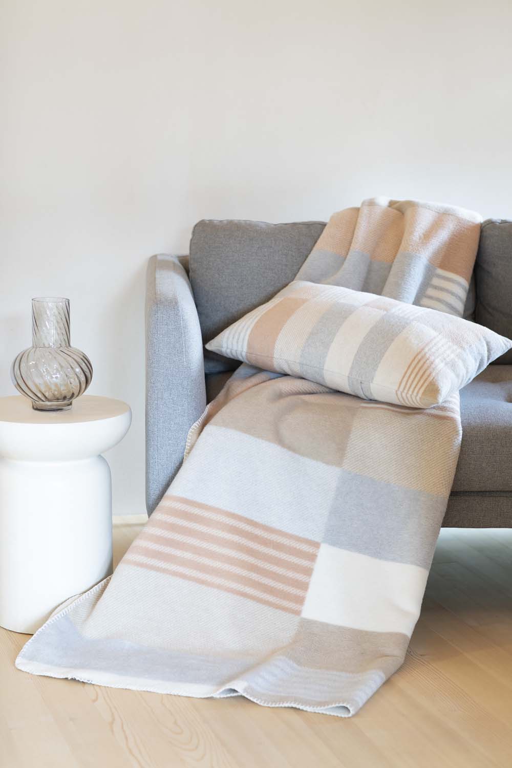 SILVRETTA cushion cover "lines/rectangles" in . Cushion Cover made by David Fussenegger , a family-run mill in Austria.