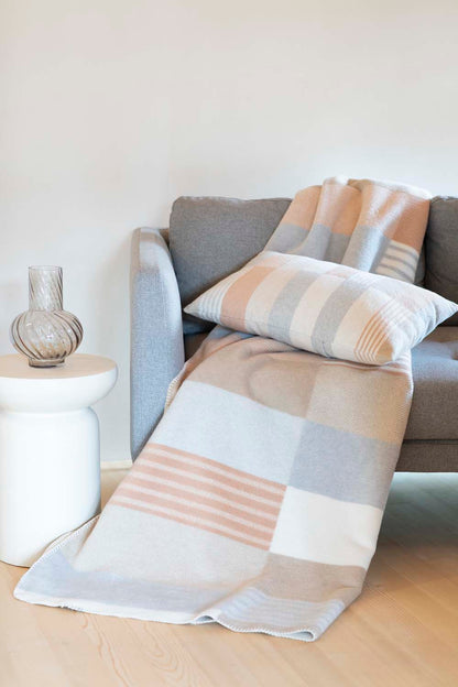 SILVRETTA cushion cover "lines/rectangles" in . Cushion Cover made by David Fussenegger , a family-run mill in Austria.