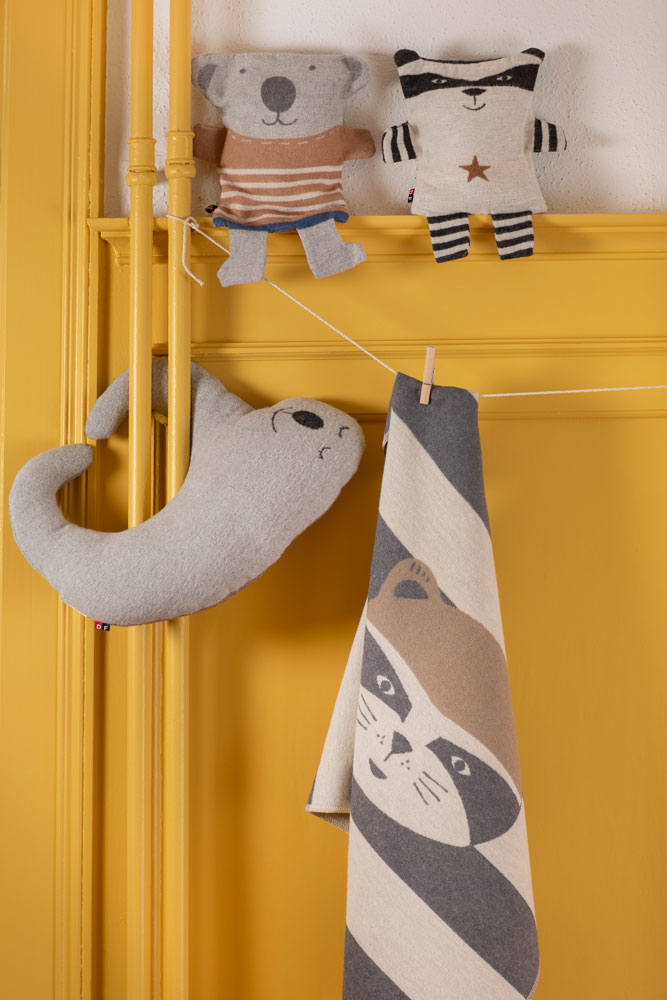 JUWEL pillow "sloth" includes filling in . Filled Cushion made by David Fussenegger , a family-run mill in Austria.