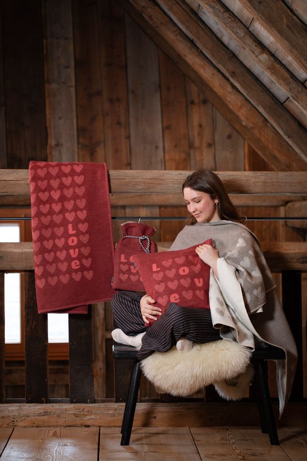 SILVRETTA Warming Bottle "Hearts/Love" in . Warming Bottle made by David Fussenegger , a family-run mill in Austria.