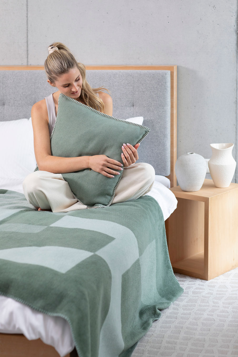 SAVONA throw "graphic shapes"