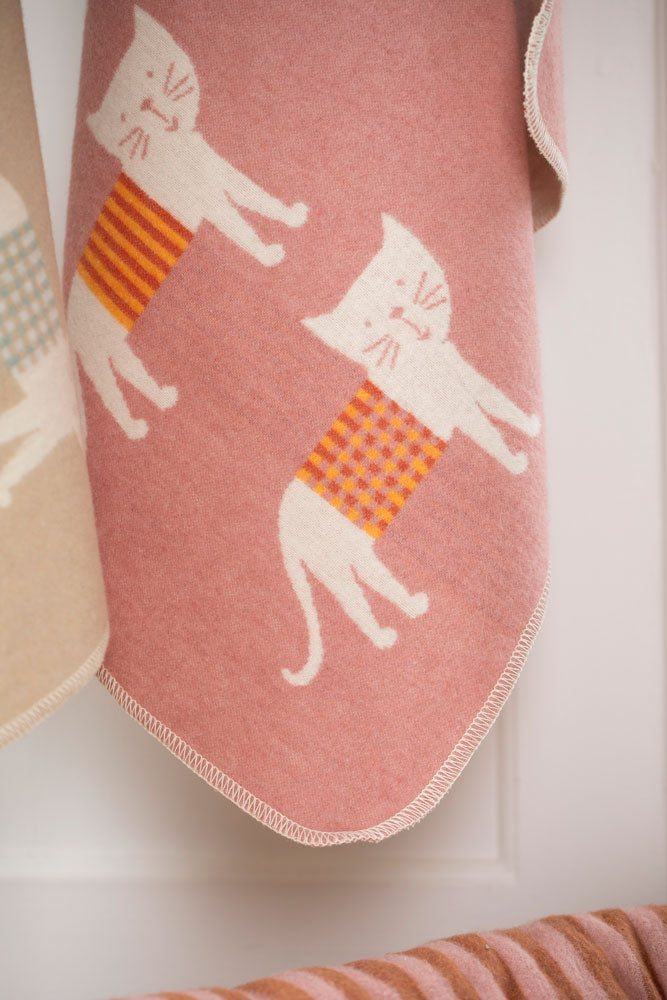 JUWEL baby blanket "cats allover" in . Blanket made by David Fussenegger , a family-run mill in Austria.