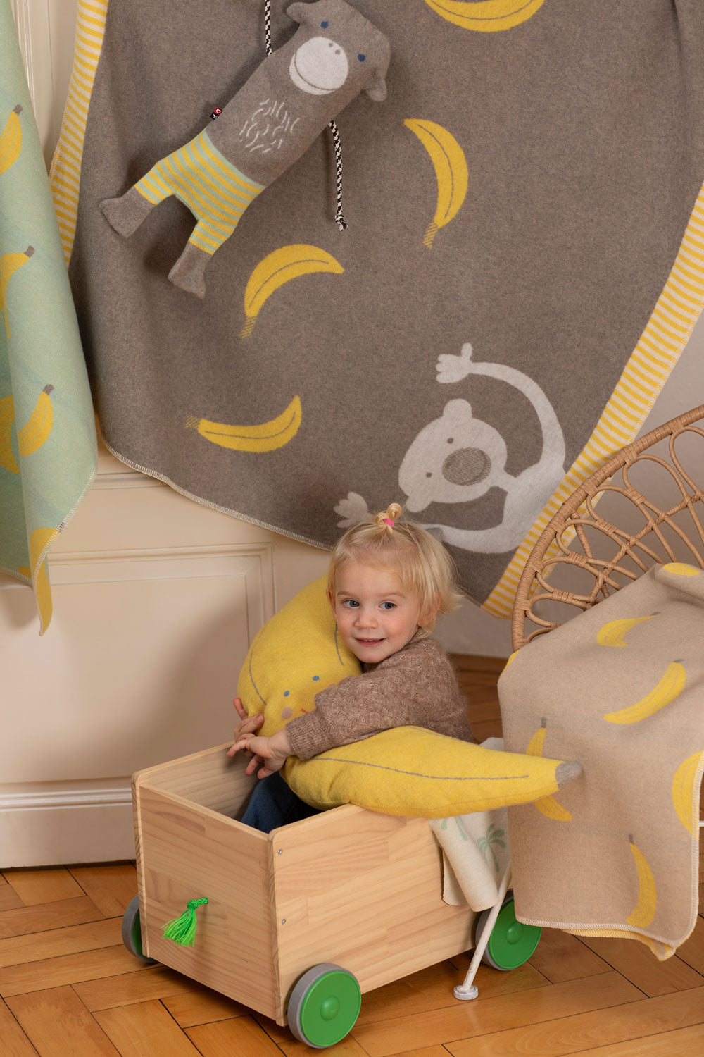 JUWEL toddler blanket "gone bananas"