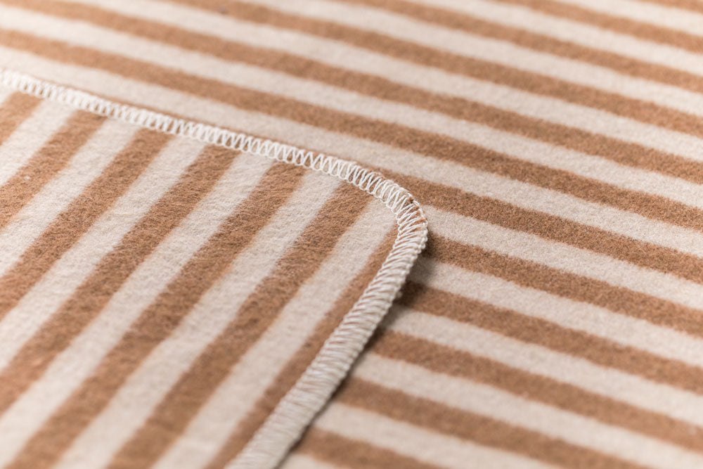 JUWEL puppet/blanket SET "giraffe" in . Blanket Puppet made by David Fussenegger , a family-run mill in Austria.