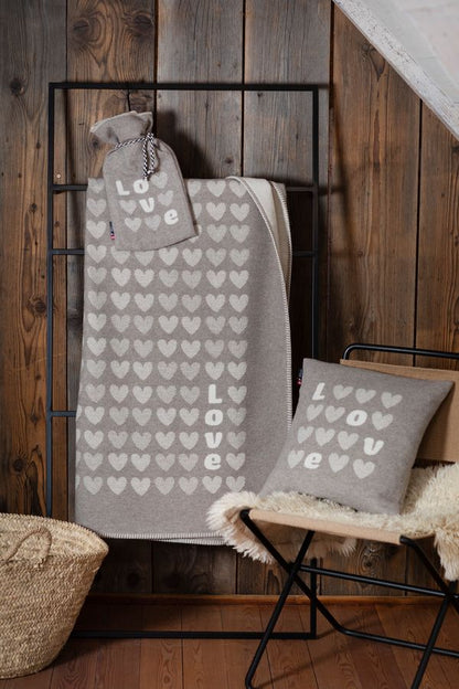 SILVRETTA Warming Bottle "Hearts/Love" in . Warming Bottle made by David Fussenegger , a family-run mill in Austria.