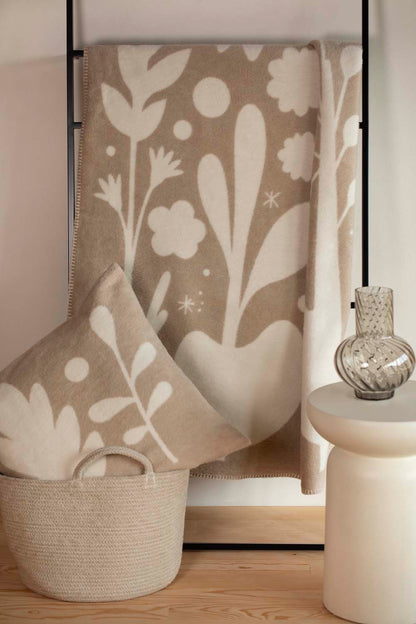 SAVONA cushion cover "folcloristic flowers" in . Cushion Cover made by David Fussenegger , a family-run mill in Austria.