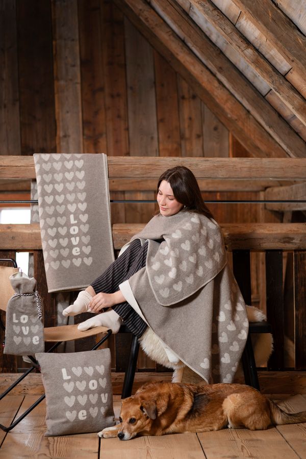 SILVRETTA Warming Bottle "Hearts/Love" in . Warming Bottle made by David Fussenegger , a family-run mill in Austria.