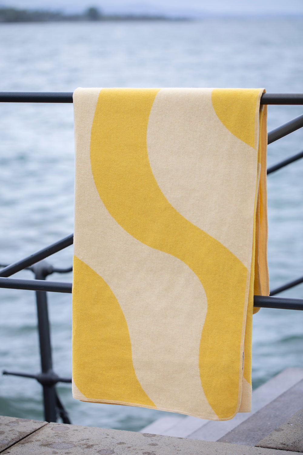 SILVRETTA throw "retro waves"