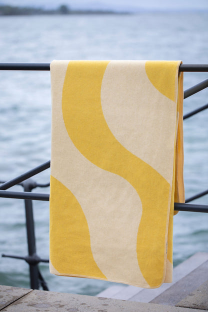 SILVRETTA throw "retro waves"