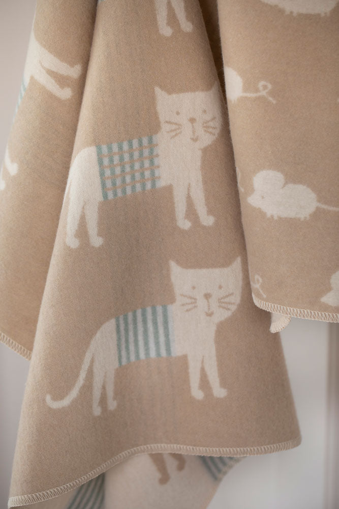 JUWEL baby blanket "cats allover" in . Blanket made by David Fussenegger , a family-run mill in Austria.