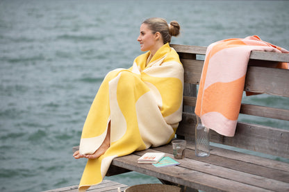 SILVRETTA throw "retro waves"