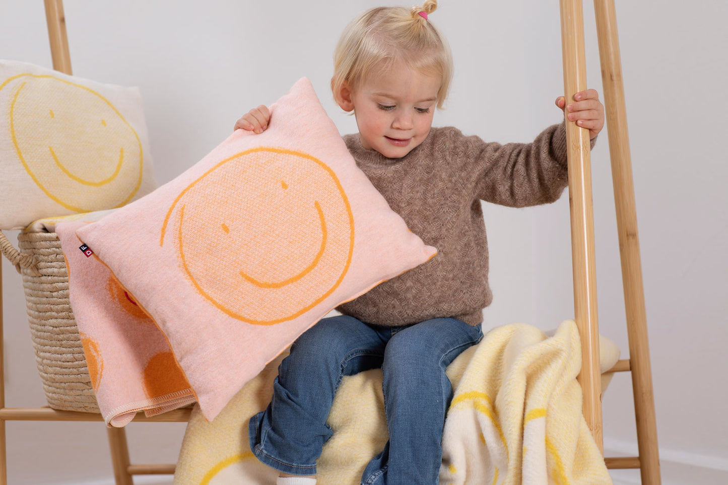 JUWEL pillow "Happy Faces" includes filling
