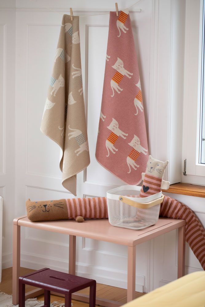 JUWEL baby blanket "cats allover" in . Blanket made by David Fussenegger , a family-run mill in Austria.