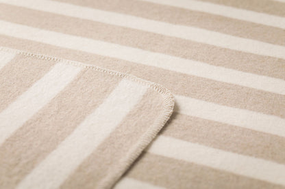 JUWEL puppet/blanket SET "lion" in . Blanket Puppet made by David Fussenegger , a family-run mill in Austria.