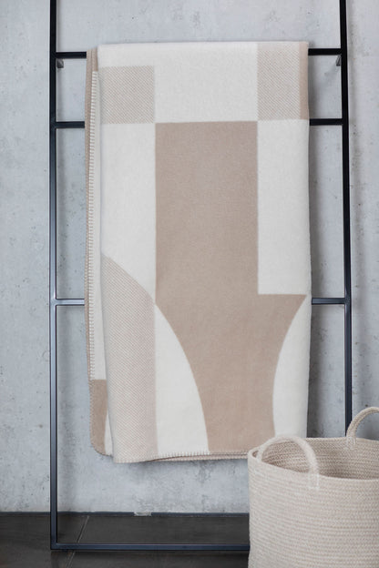 SAVONA throw "graphic shapes"
