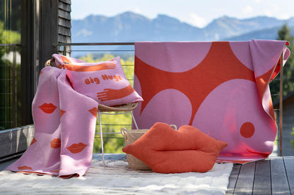 SILVRETTA throw "lips allover"
