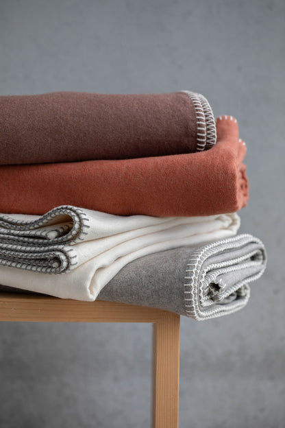 SYLT throw solid