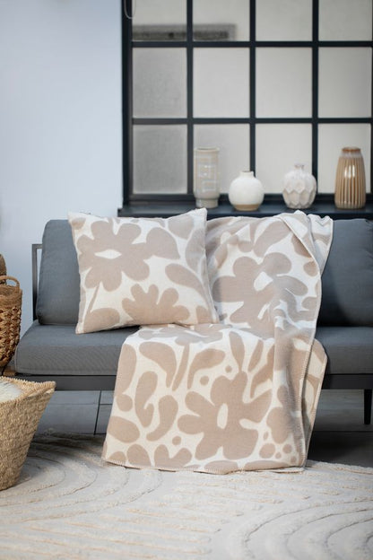 CARLA Throw "Flowers" in . Throw Blanket made by David Fussenegger , a family-run mill in Austria.