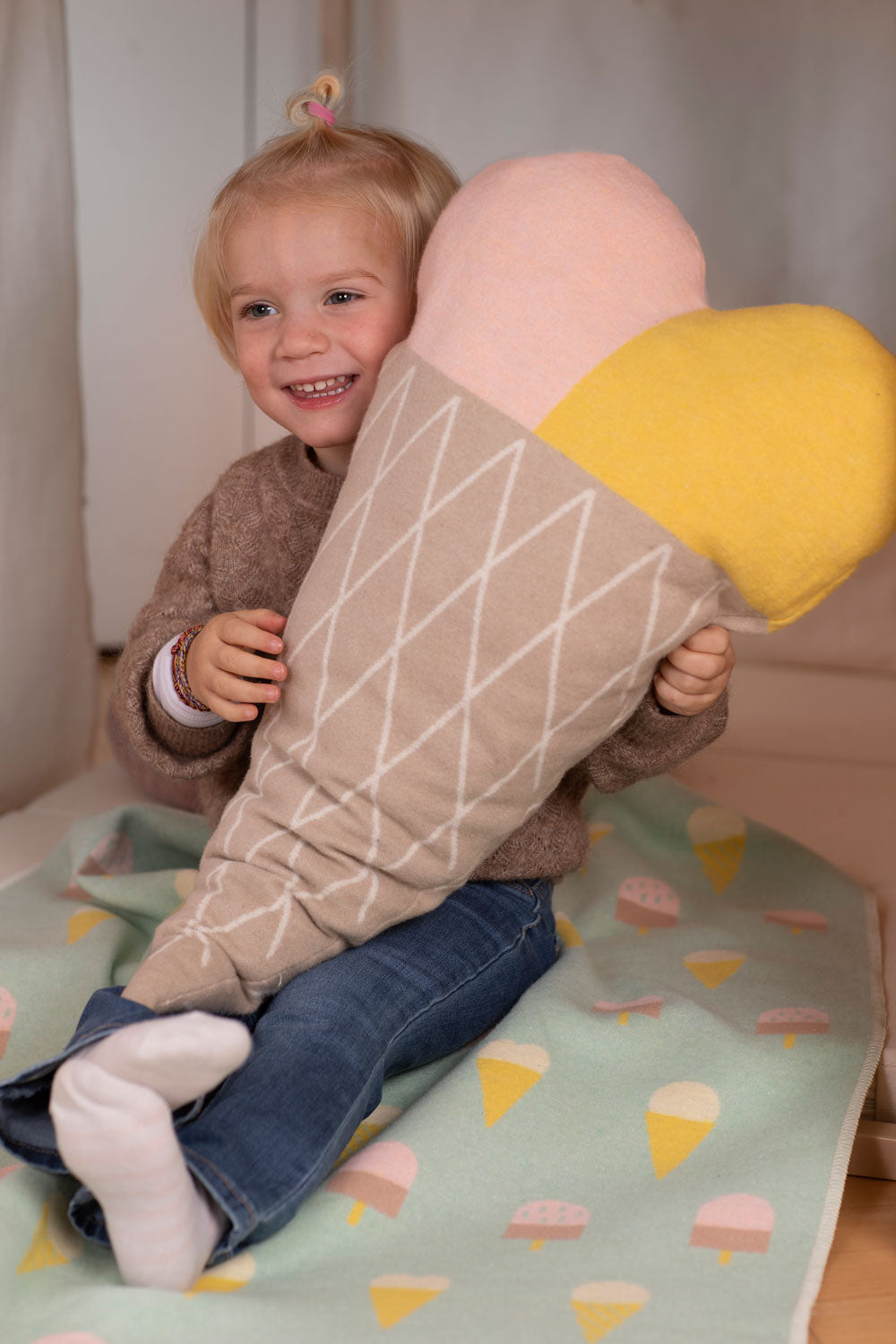 JUWEL pillow "Gelato Dreams" includes filling
