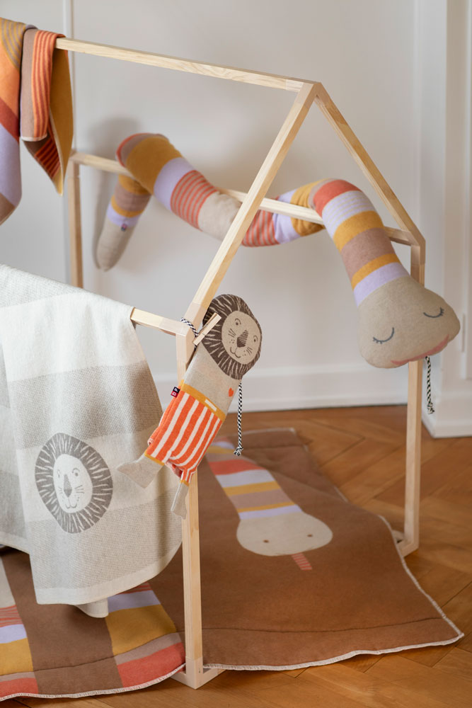 JUWEL puppet/blanket SET "lion" in . Blanket Puppet made by David Fussenegger , a family-run mill in Austria.