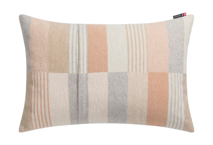 SILVRETTA cushion cover "lines/rectangles" in . Cushion Cover made by David Fussenegger , a family-run mill in Austria.