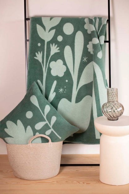 SAVONA cushion cover "folcloristic flowers" in . Cushion Cover made by David Fussenegger , a family-run mill in Austria.