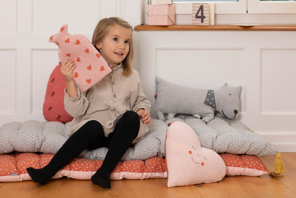 JUWEL pillow "doggy" includes filling in . Filled Cushion made by David Fussenegger , a family-run mill in Austria.