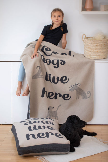 PET dog bed with zipper "cool dogs live here"