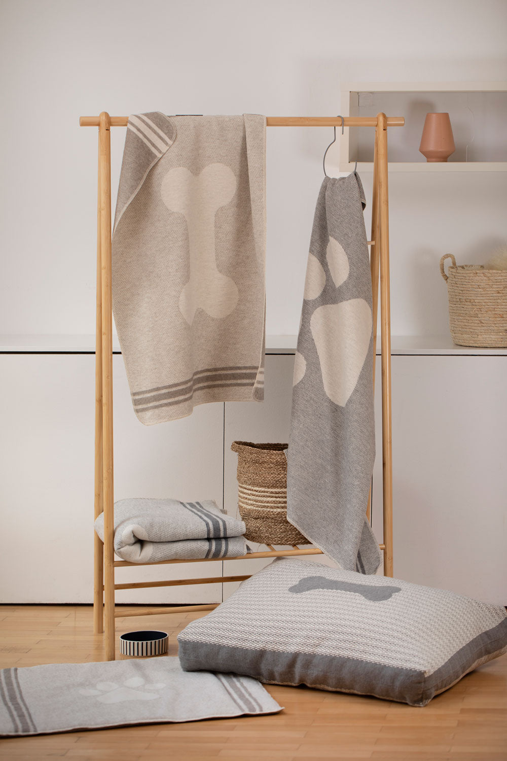 PET blanket "bone" small